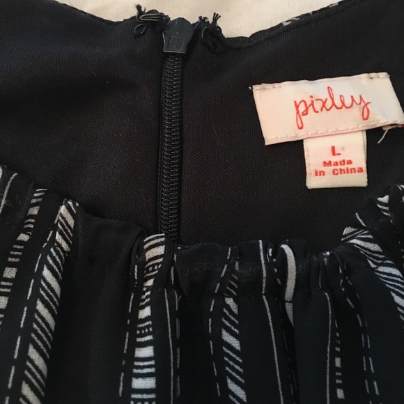 Large flowy Pixley dress. - Picture 5 of 8